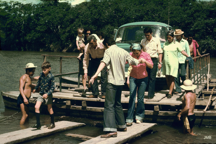 AÑO 1977 - COLOR - VIDA CAMPESINA EN PARAGUAY (JOSÉ MARÍA BLANCH)